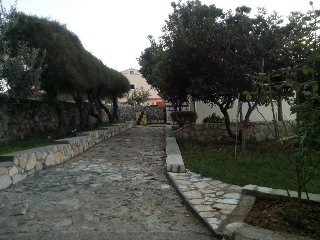 דירות Ražanac Kuca Za Odmor Laura מראה חיצוני תמונה