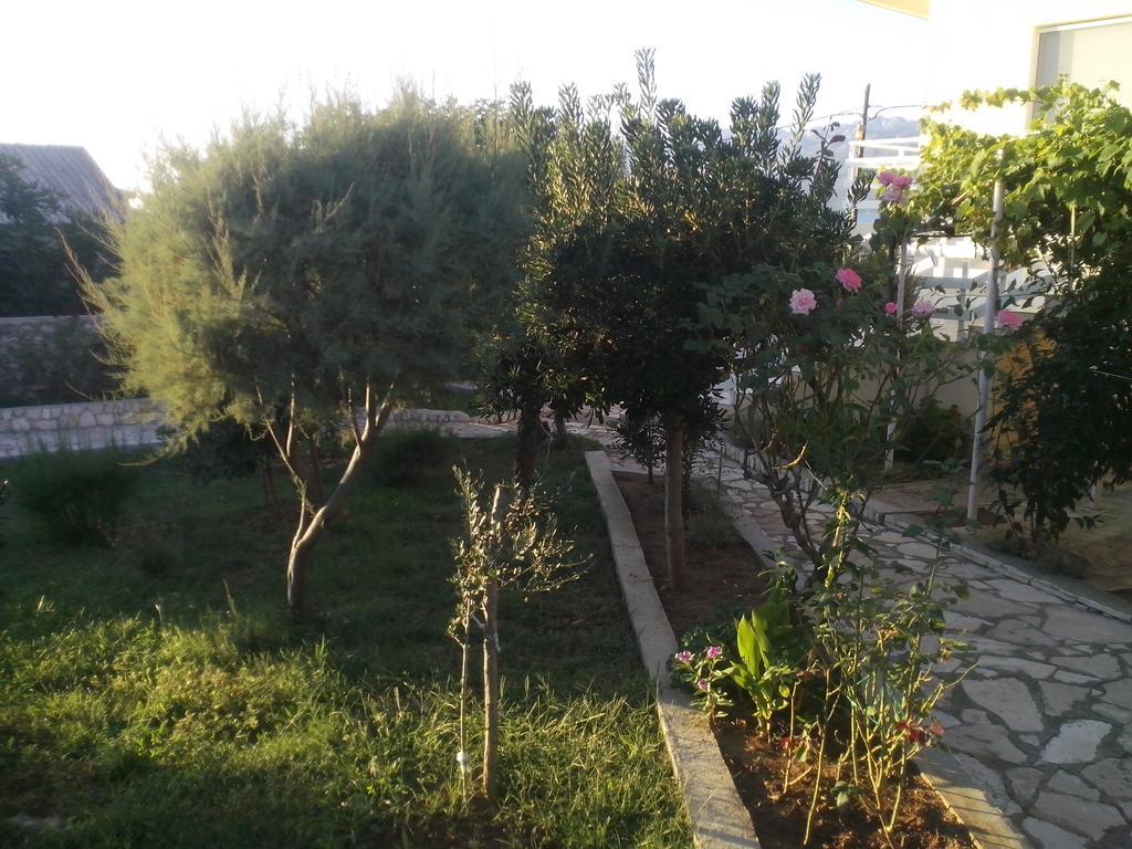 דירות Ražanac Kuca Za Odmor Laura מראה חיצוני תמונה