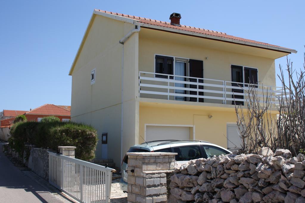 דירות Ražanac Kuca Za Odmor Laura מראה חיצוני תמונה